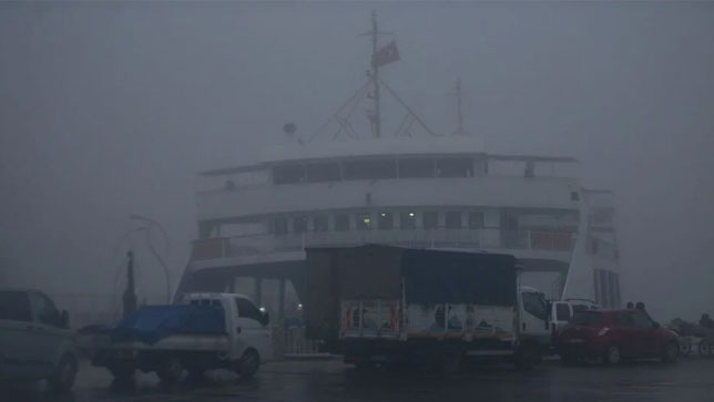 Boğazlar geçişlere kapatıldı, göz gözü görmüyor