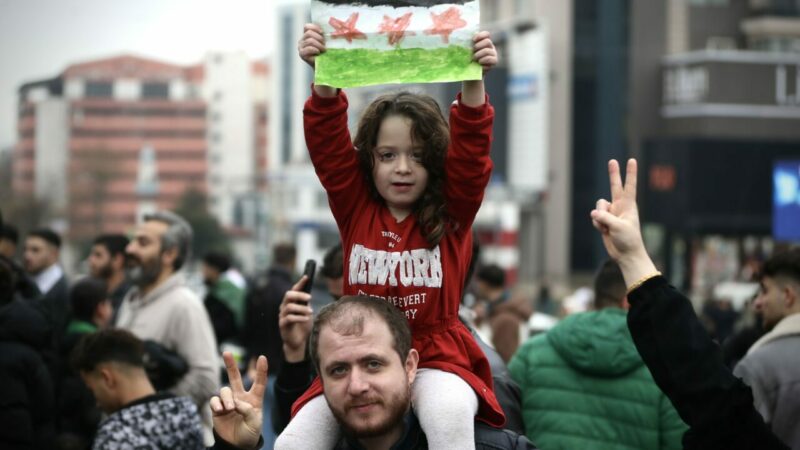 Suriye'deki 61 yıllık Baas rejiminin devrilmesinin ardından Bursa, Adana, Hatay