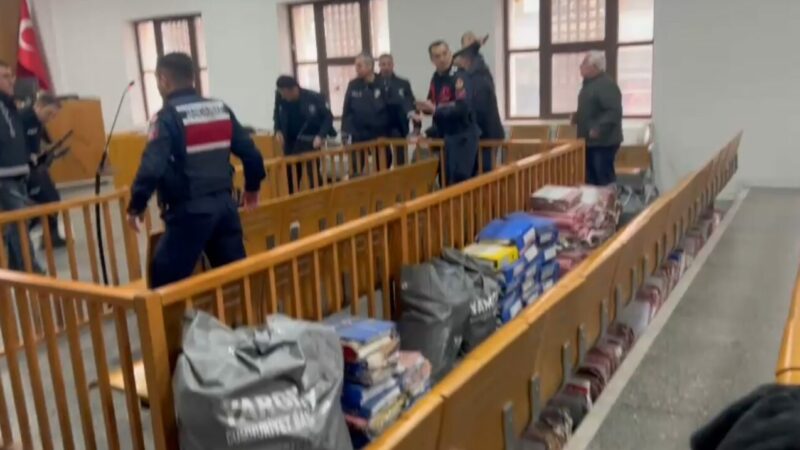 Bursa'da görülen silahlı yaralama davasının duruşmasında ateş açılması sonucu tutuklu