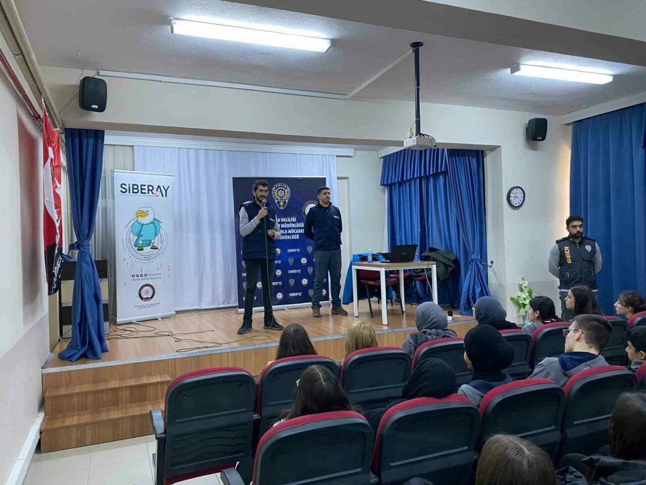 Bursa Emniyeti’nden okullarda siber güvenlik eğitimi