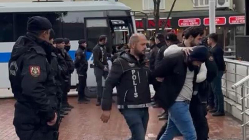 Bursa’da şafak operasyonu! Gözaltılar var Bursa’nın İznik ilçesinde 5 farklı adrese eş zamanlı uyuşturucu operasyonu