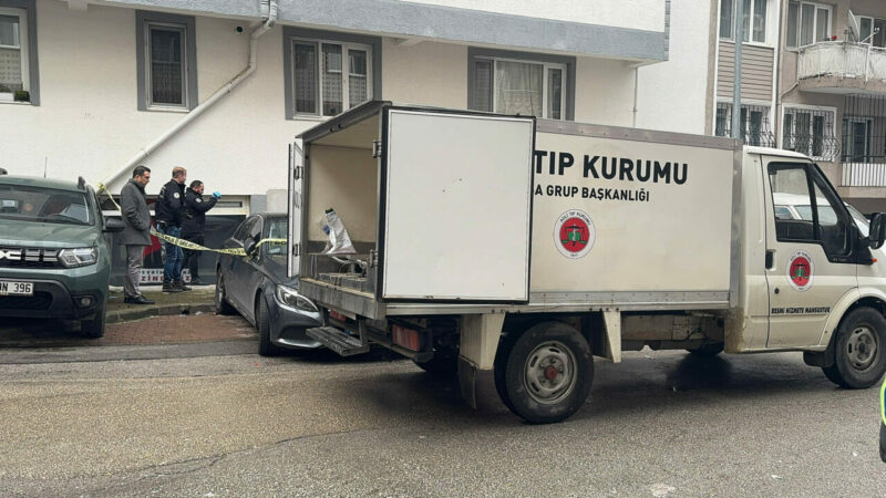 Bursa'nın Nilüfer ilçesinde cam silerken 4. kattan düşen kadın hayatını
