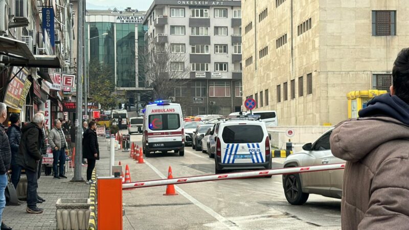 Bursa Adalet Sarayında silahlı kavgayla ilgili davanın duruşmasında 2 sanığın