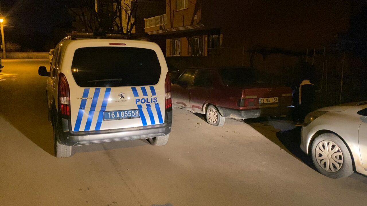 Bursa’da elinde bıçakla dehşet saçtı Bursa’da elinde bıçakla dehşet saçtı