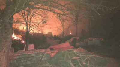 Bursa’da geceyi alevler aydınlattı! İçerde mahsur kaldılar…