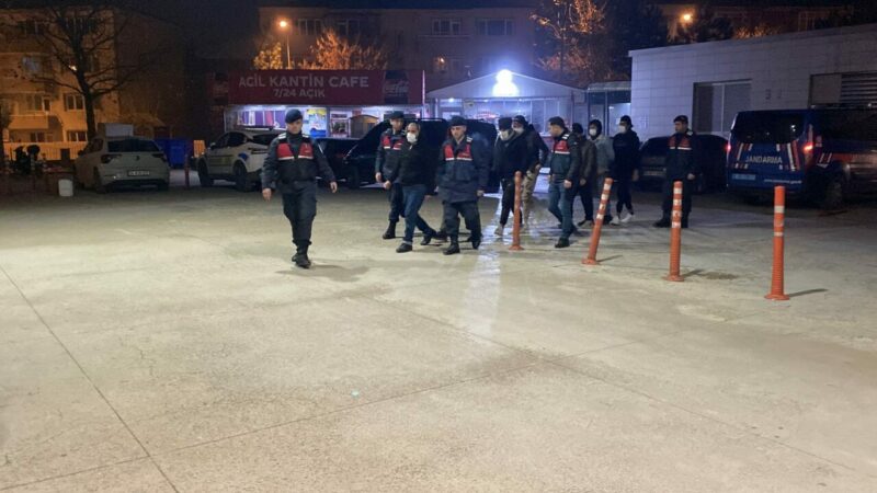 Bursa'nın İnegöl ilçesinde bir eve düzenlenen operasyonda Suriye uyruklu 13
