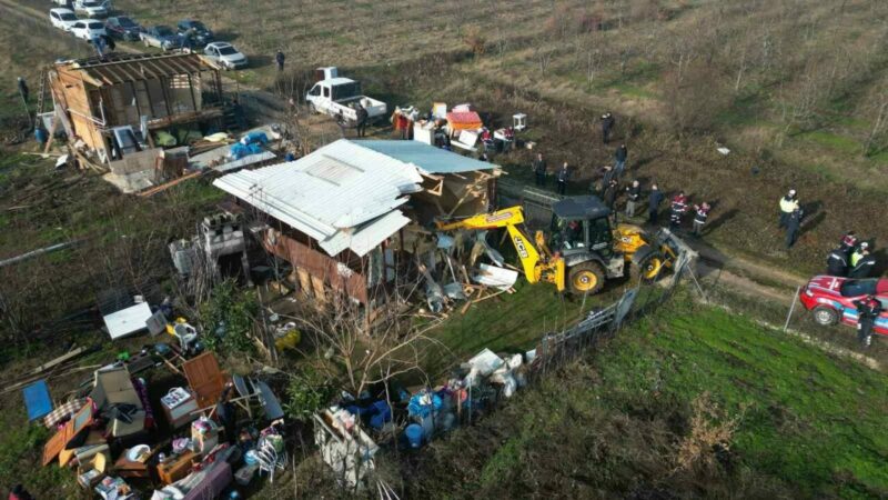 Kaçak yapıyla mücadeleyi sürdüren İnegöl Belediyesi, Akıncılar Mahallesinde tarım arazisine