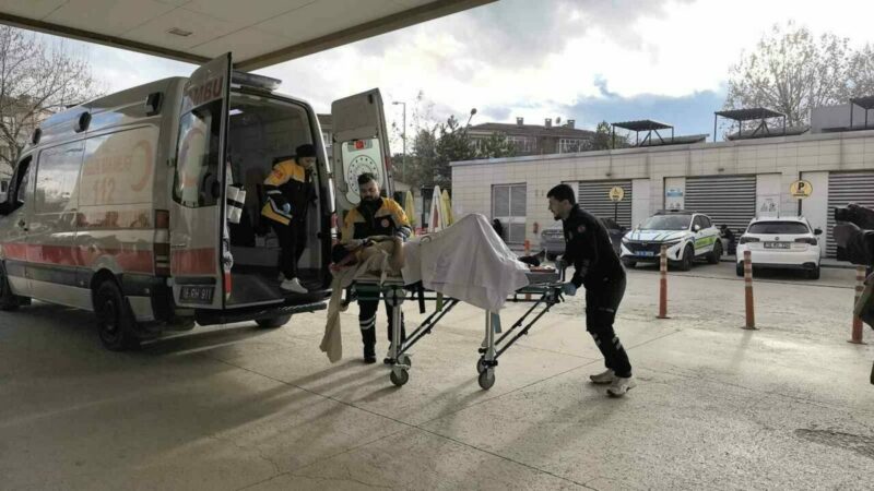 Bursa’nın İnegöl ilçesinde apartmanın 3’üncü katından düşen genç ağır yaralandı.