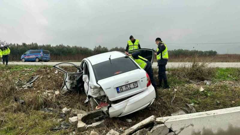 Bursa’nın İznik ilçesinde yağışlı hava sebebiyle kontrolden çıkan otomobil, su