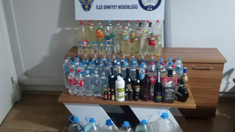 Bursa’da sahte içki operasyonu Bursa'nın Mudanya ilçesinde, sahte içki operasyonunda bir şüpheli yakalanırken toplam