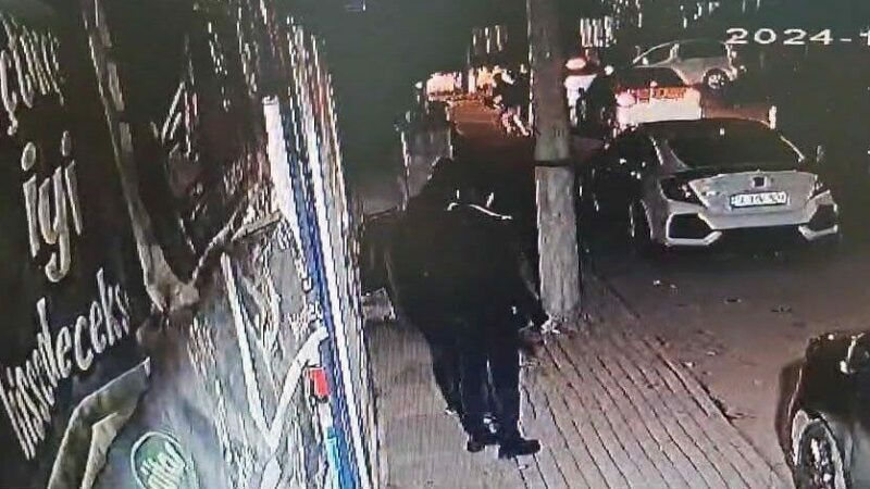 Bursa’nın İnegöl ilçesinde çıkan kavgada bıçaklanan 1 kişi ağır yaralanırken,