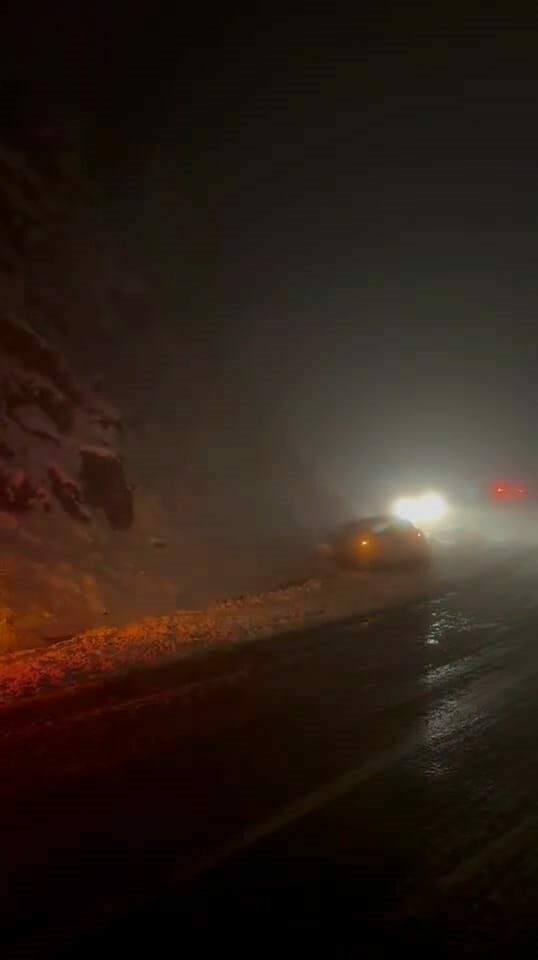 Bursa’da sürücüler karlı yolda mahsur kaldı Bursa’da sürücüler karlı yolda mahsur kaldı