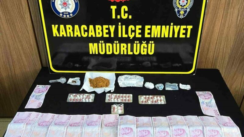 Bursa’da uyuşturucu operasyonu Bursa’nın Karacabey ilçesinde düzenlenen uyuşturucu operasyonunda 4 kişi gözaltına alındı.