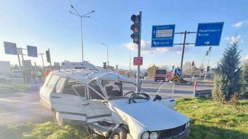 Bursa’daki ölümlü kazayla ilgili karara acılı aileden tepki Bursa’nın Yenişehir ilçesinde kavşakta iki aracın karıştığı bir kişinin öldüğü