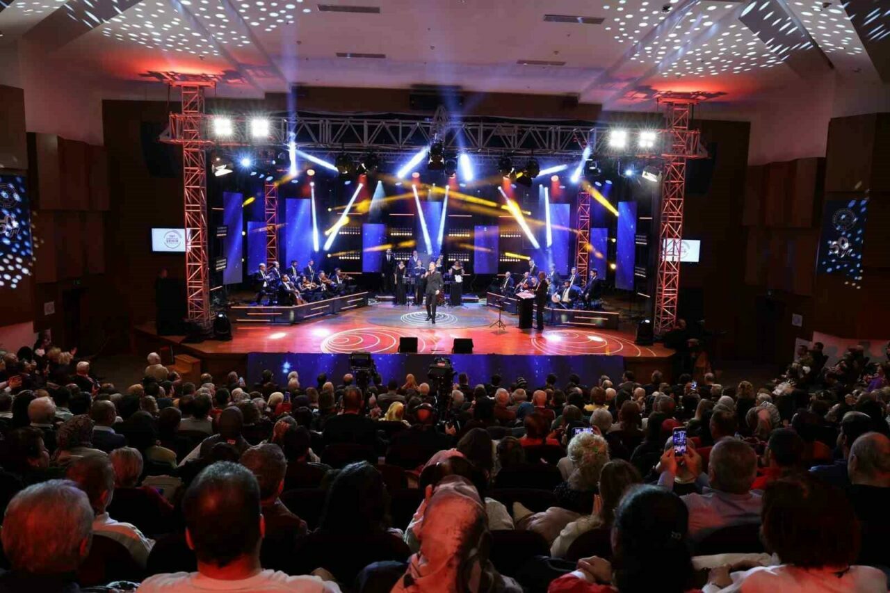 buu trt sanatcilari sehir konserlerinin bursa ayagina ev sahipligi yapti 45472bceac59