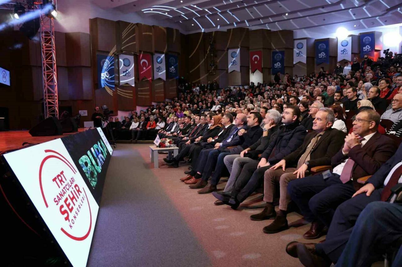 buu trt sanatcilari sehir konserlerinin bursa ayagina ev sahipligi yapti 8431258d8b46
