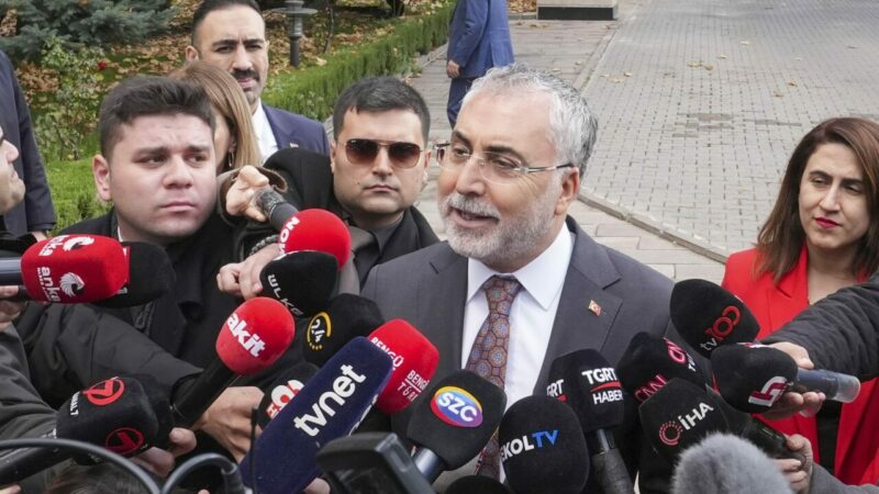 Çalışma ve Sosyal Güvenlik Bakanı Vedat Işıkhan, yeni asgari ücretle