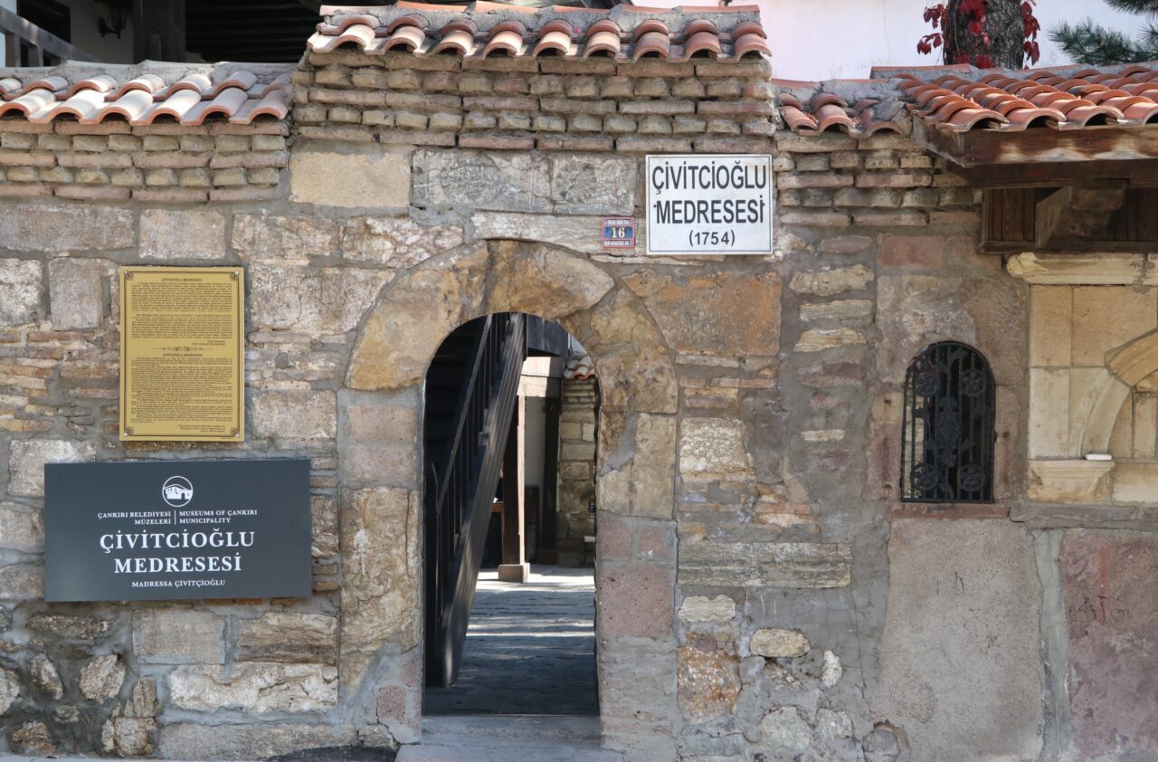 cankiridaki tarihi medrese kultur ve sanat merkezi olarak ziyaretcilerini agirliyor b5c3be93405e