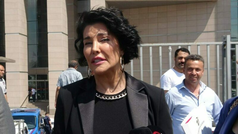 Deniz Akkaya hakkında yakalama kararı! Eski manken Deniz Akkaya'nın sosyal medyadan hakime hakaret ve tehdit