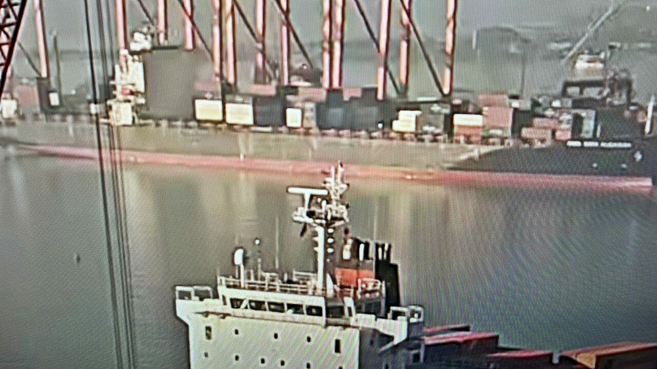 Denizi kirleten gemiye 20 milyon 484 bin 576 lira ceza Denizi kirleten gemiye 20 milyon 484 bin 576 lira ceza