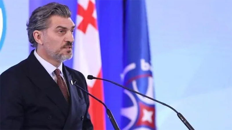 Eski futbolcu cumhurbaşkanı oldu Eski futbolcu cumhurbaşkanı oldu