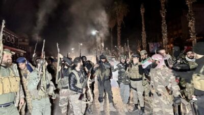 Suriye’de silahlı muhalifler başkente girdi: ‘Esad Şam’ı terk etti’