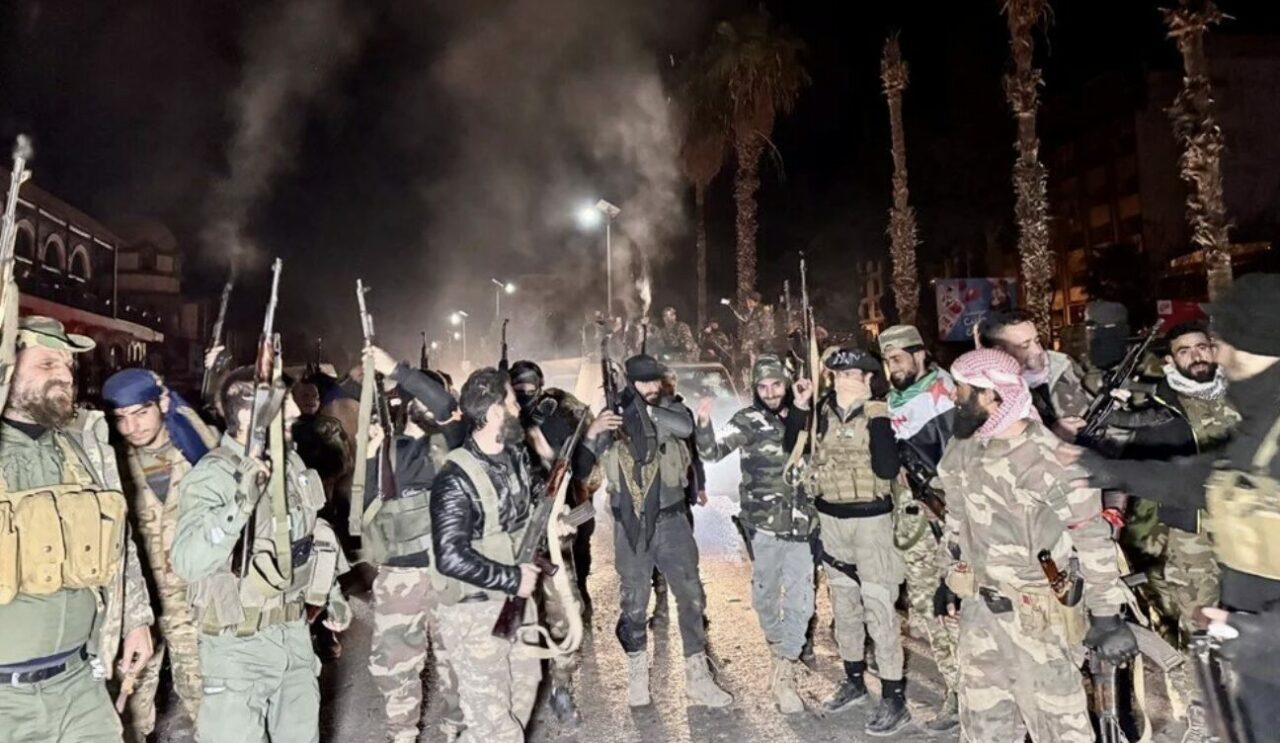 Suriye’de silahlı muhalifler başkente girdi: ‘Esad Şam’ı terk etti’ Suriye’de silahlı muhalifler başkente girdi: ‘Esad Şam’ı terk etti’