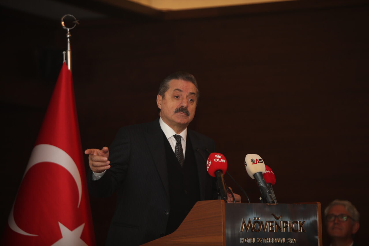 Faruk Çelik Bursaspor’a hedef gösterdi; ‘4 yılda Süper Lig şampiyonluğuna’