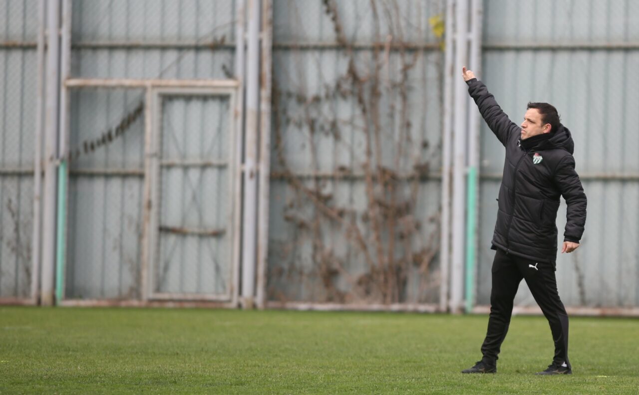 Bursaspor’un hocası Batalla’dan önemli mesajlar