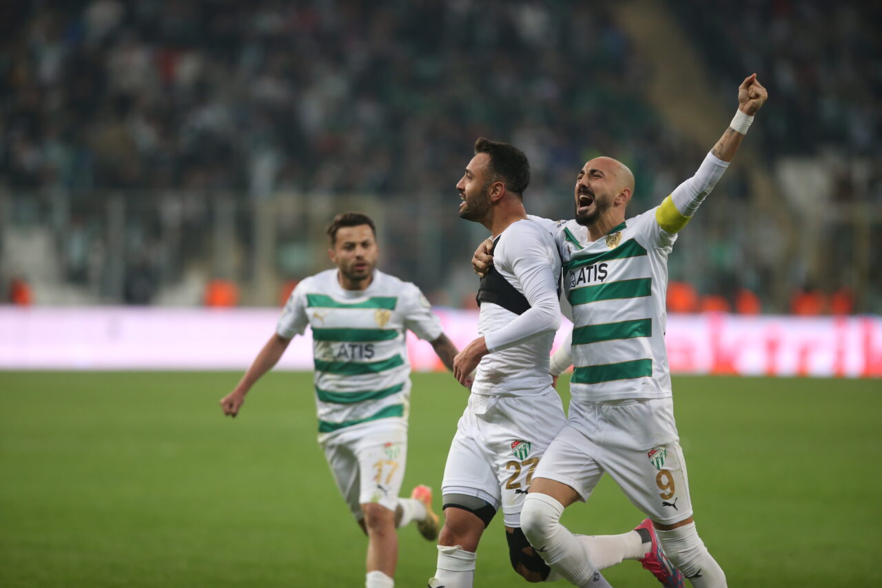 Bursaspor İzmir’de 7’nin peşinde!