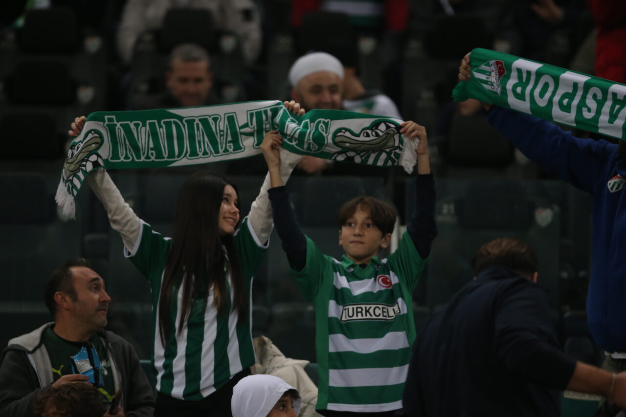 Bursaspor-Vanspor maçının seyirci sayısı açıklandı! Yeni rekor çıktı mı?