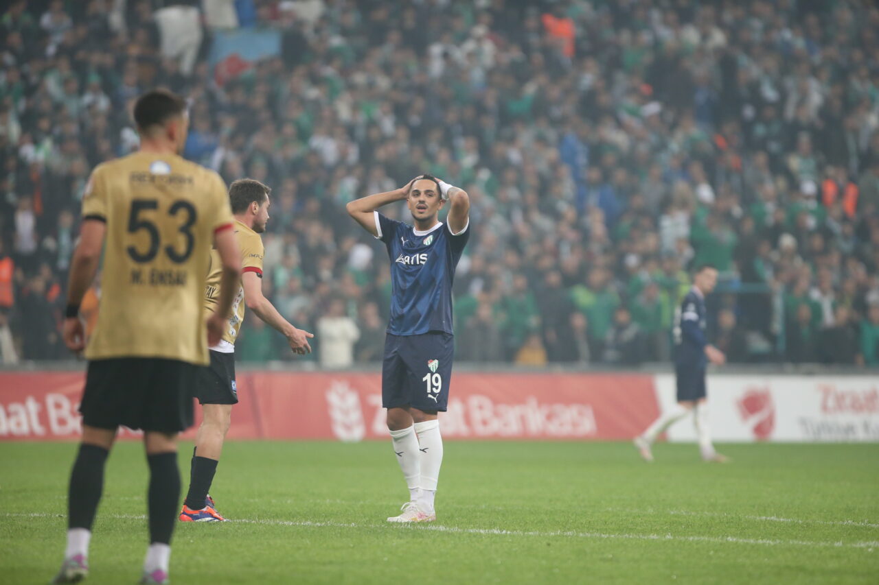 Bursaspor’dan kupaya acı veda! Bu sezon bir ilk yaşandı…
