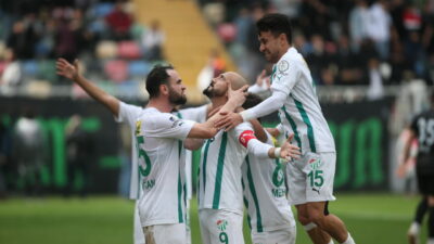 Bursaspor’dan bir ilk! Timsah İzmir’de gol oldu yağdı