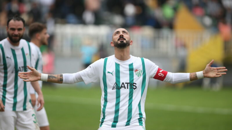 Bursaspor puan farkını iyice açtı! Karşıyaka’ya son dakika şoku… Yeşil beyazlı takımın en yakın rakibi Karşıyaka, evinde Kütahyaspor'un uzatmalardaki