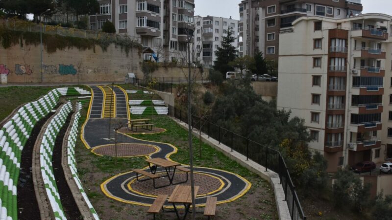 Gemlik Belediyesi, Cumhuriyet Mahallesi'ne muhteşem manzaralı bir seyir parkı kazandırdı.
