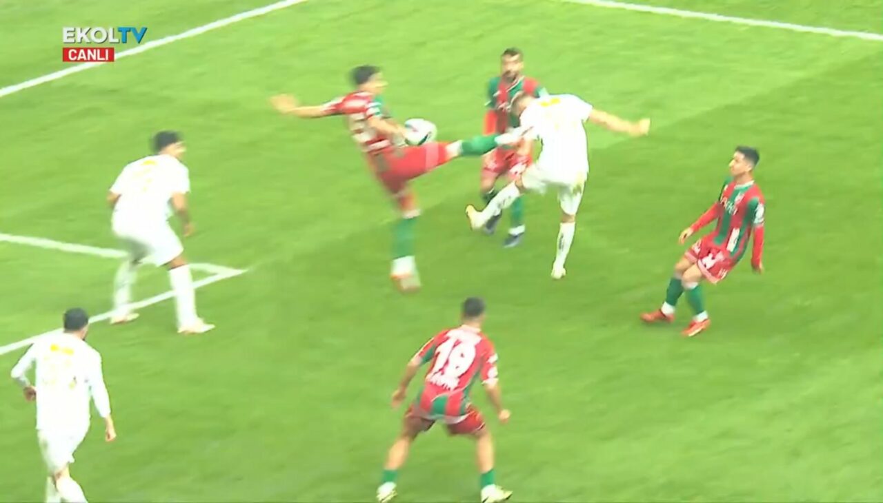 Bursaspor maçının en kritik anı! Bu pozisyon penaltı değil mi?