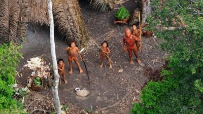 İlk kez görüntülendiler: Temas kurulmamış Amazon kabilesi bulundu!