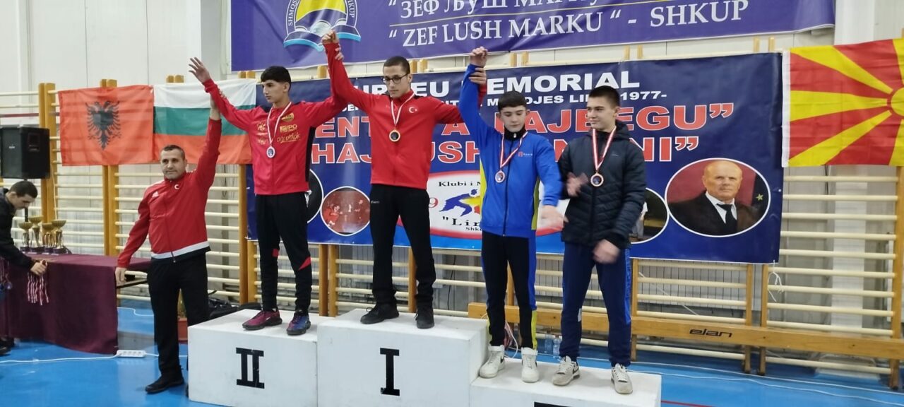 Büyükşehirli güreşçilerden Makedonya’da 2 madalya