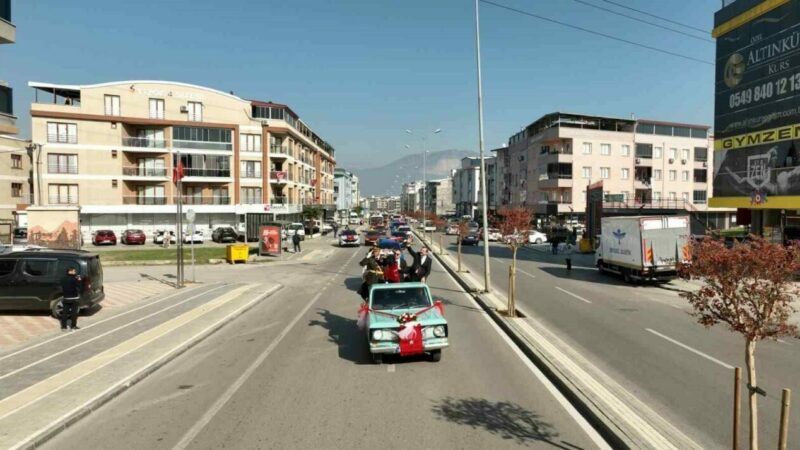 Bursa’nın emektarına başkan Işık sahip çıkıyor Gürsu Belediye Başkanı Mustafa Işık, ilçe ile özdeşleşen nostaljik aracı,