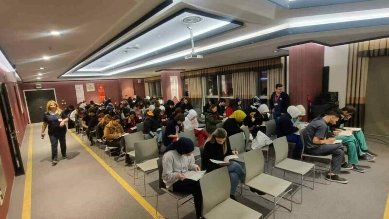 Özel Hayat Hastanesi çalışanlarının eğitimi ile birlikte ölçme ve değerlendirme