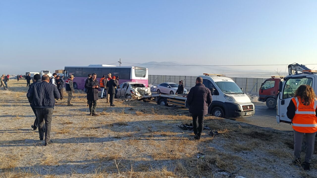 İki ayrı zincirleme kaza: 2 ölü, 15 yaralı