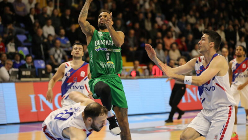 Bursaspor Yörsan, İstanbul deplasmanında muhteşem bir geri dönüşe imza attı.