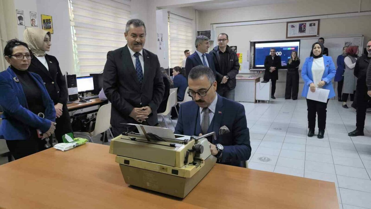 İnegöl’de memurlar klavyede yarıştı İnegöl’de memurlar klavyede yarıştı