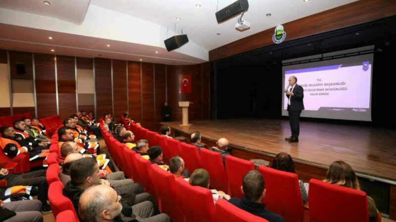 İnegöl Belediyesi’nin yalın belediyecilik faaliyetleri kapsamında başlattığı “Yalın Temelleri Eğitimi”