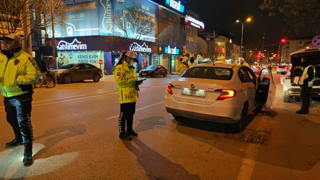 Bursa’da sıkı denetim! Tek tek durduruldular Bursa’da sıkı denetim! Tek tek durduruldular