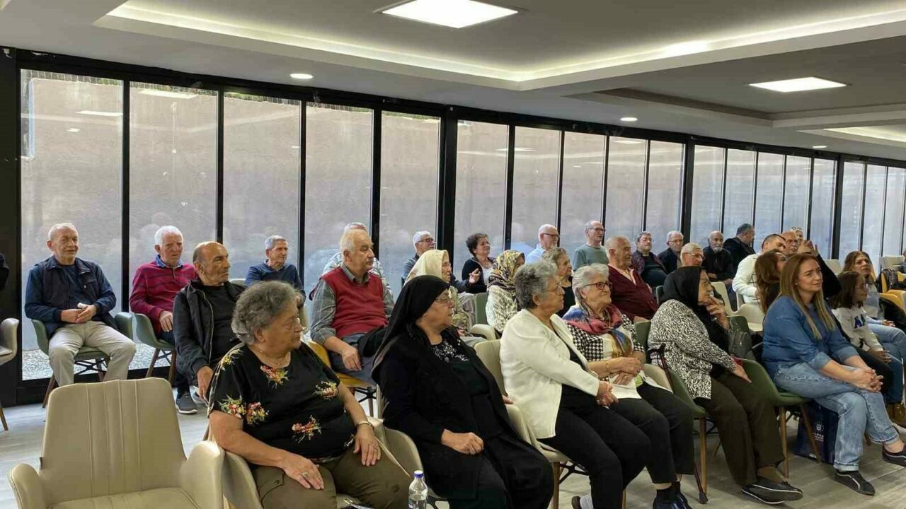 izzet sadi sayarel huzurevi sakinlerine muzik ziyafeti 0fd631a236e7