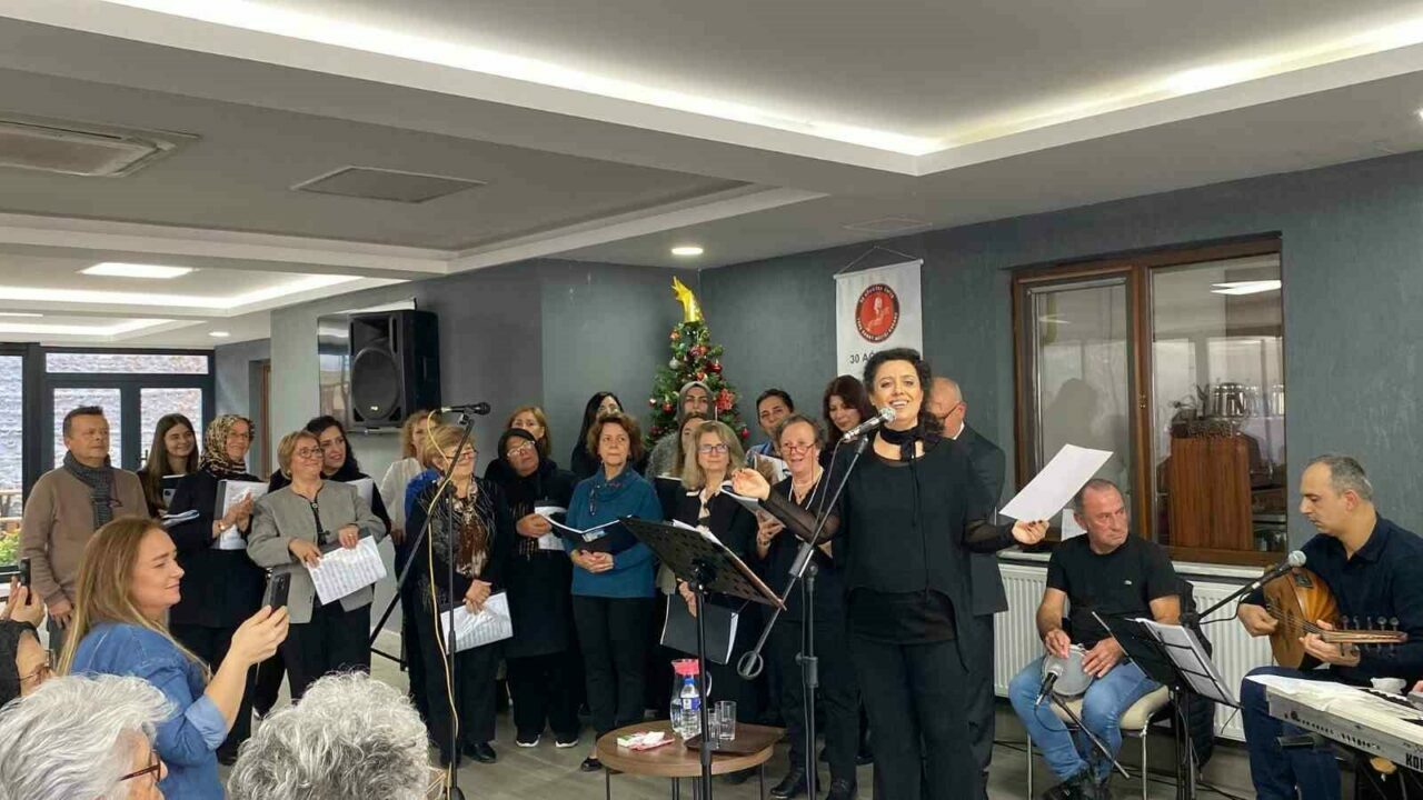izzet sadi sayarel huzurevi sakinlerine muzik ziyafeti ffae696415af