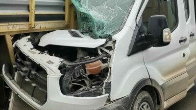 Kamyonet TIR’ın dorsesine çarptı: 1 yaralı