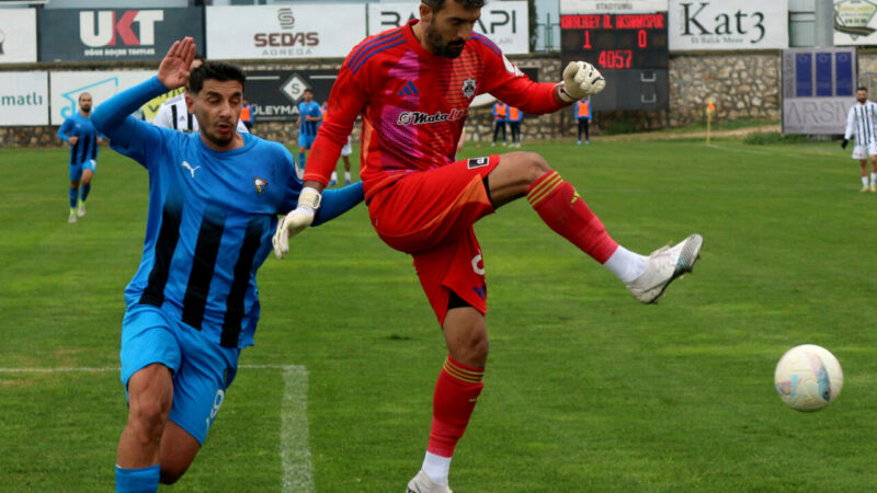 TFF 2’nci Lig Kırmızı Grup 17’nci hafta mücadelesinde Karacabey Belediyespor,