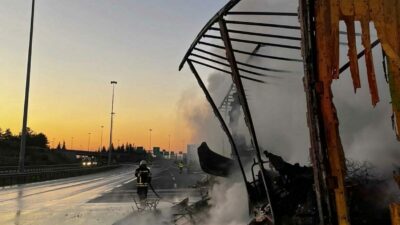 Kargo yüklü TIR’ın dorsesi yandı